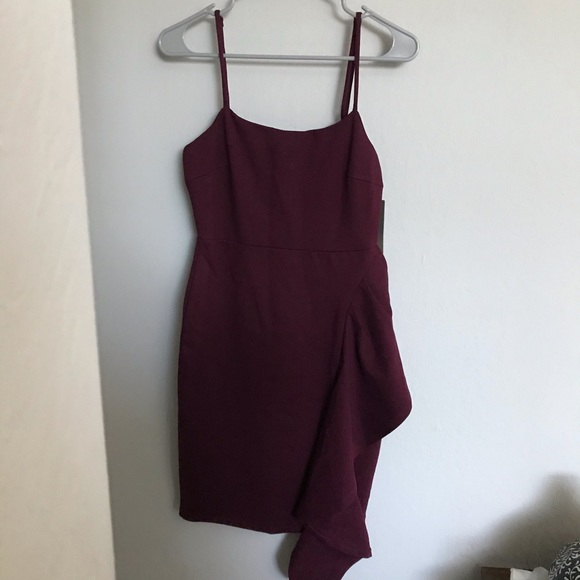 Burgundy ruffled dress - Picture 2 of 5